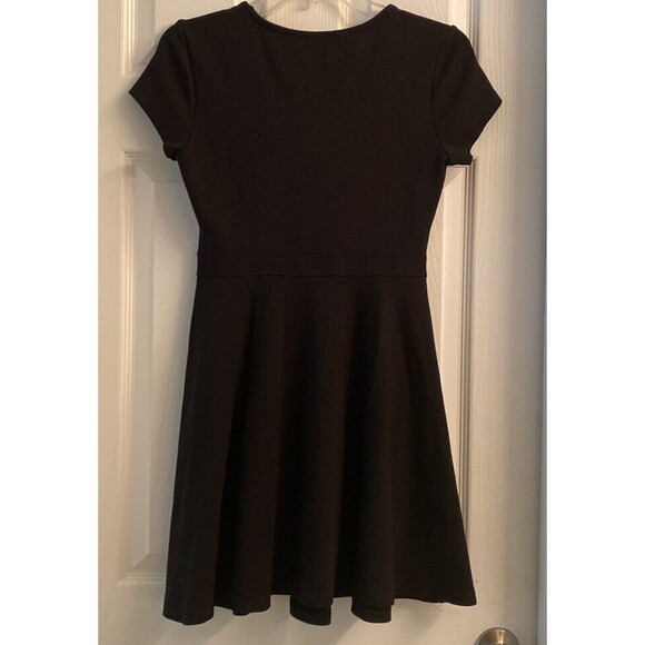 Zara Basic Black Fit and Flare Dress Sz Medium Crew Neck Front Bow Short Sleeve - Picture 2 of 7